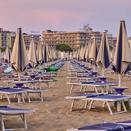 Enjoy Poolside Comfort - Beahost Apartment Bibione