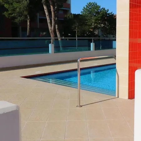 Enjoy Poolside Comfort-beahost Lägenhet