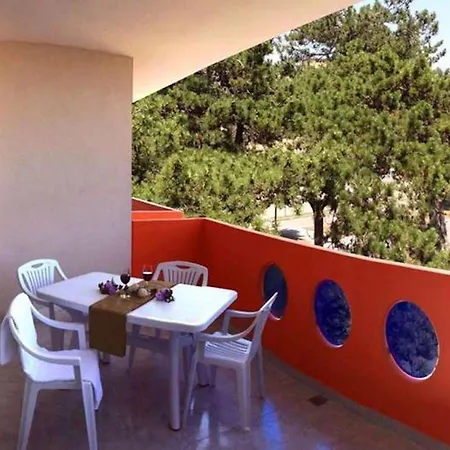 Enjoy Poolside Comfort - Beahost Apartment *
