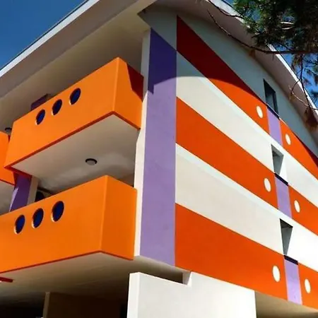 Enjoy Poolside Comfort-beahost Apartmán *